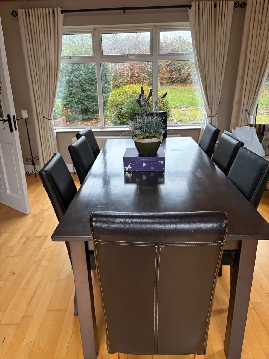 Dining table and 8 chairs - Image 1