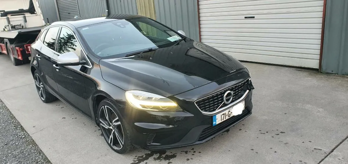 171 VOLVO V40 2.0 DIESEL R-DESIGN - Image 1