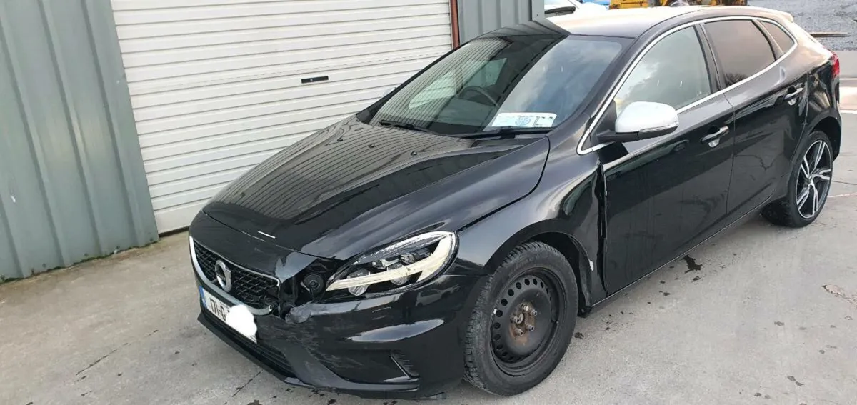 171 VOLVO V40 2.0 DIESEL R-DESIGN - Image 3