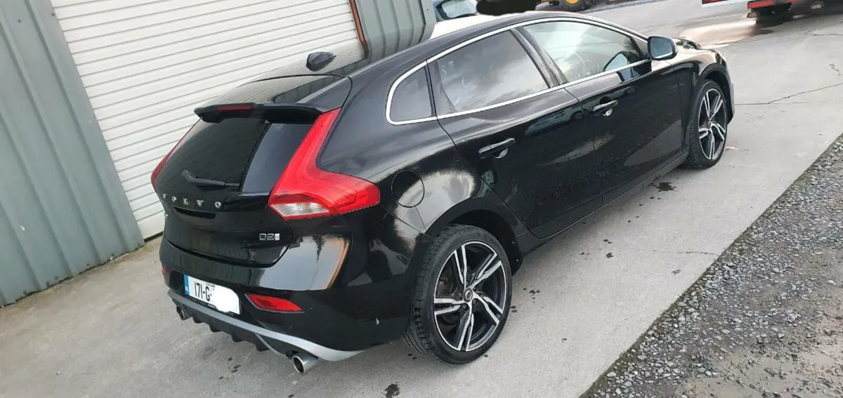 171 VOLVO V40 2.0 DIESEL R-DESIGN - Image 4