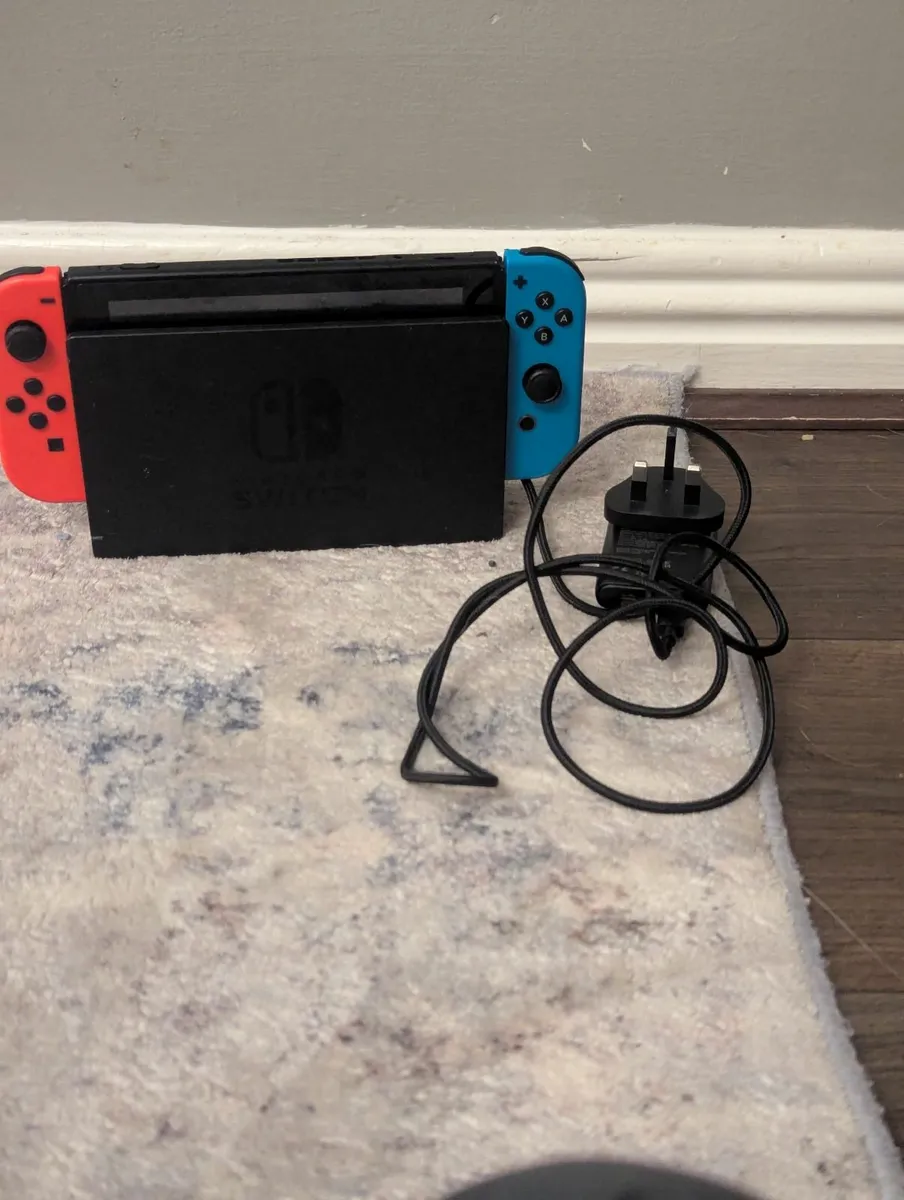 Nintendo Switch with 14 games and accessories - Image 3