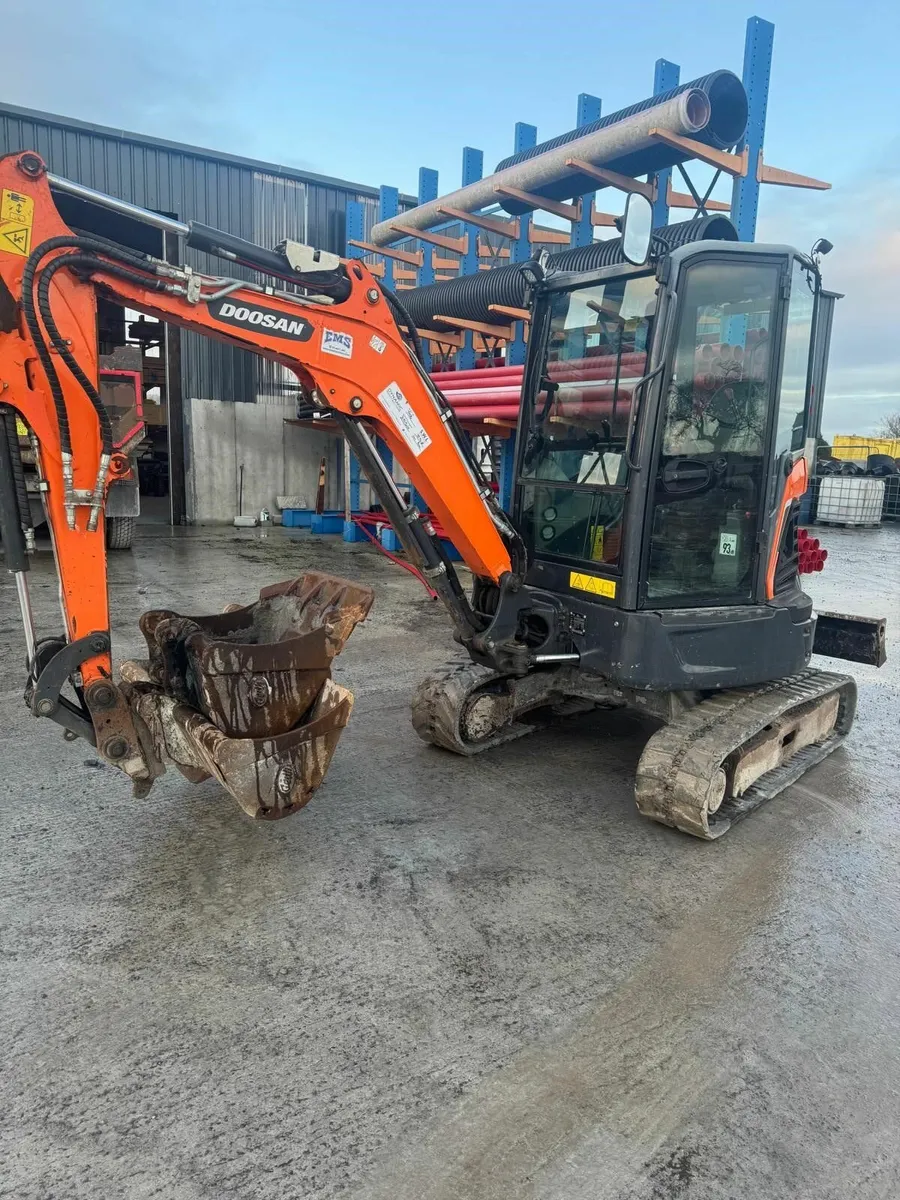 Doosan DX272 Track Machine - Image 4