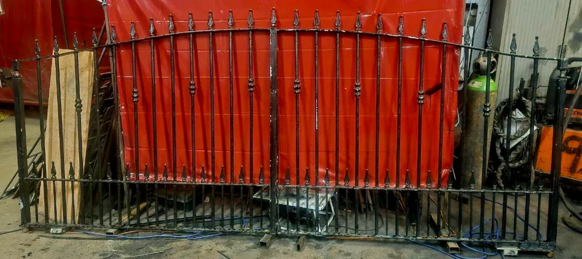 Solid Double Gate - Image 2