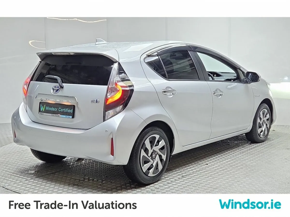 Toyota Aqua 1.5L HYBRID STYLEBACK - Image 3