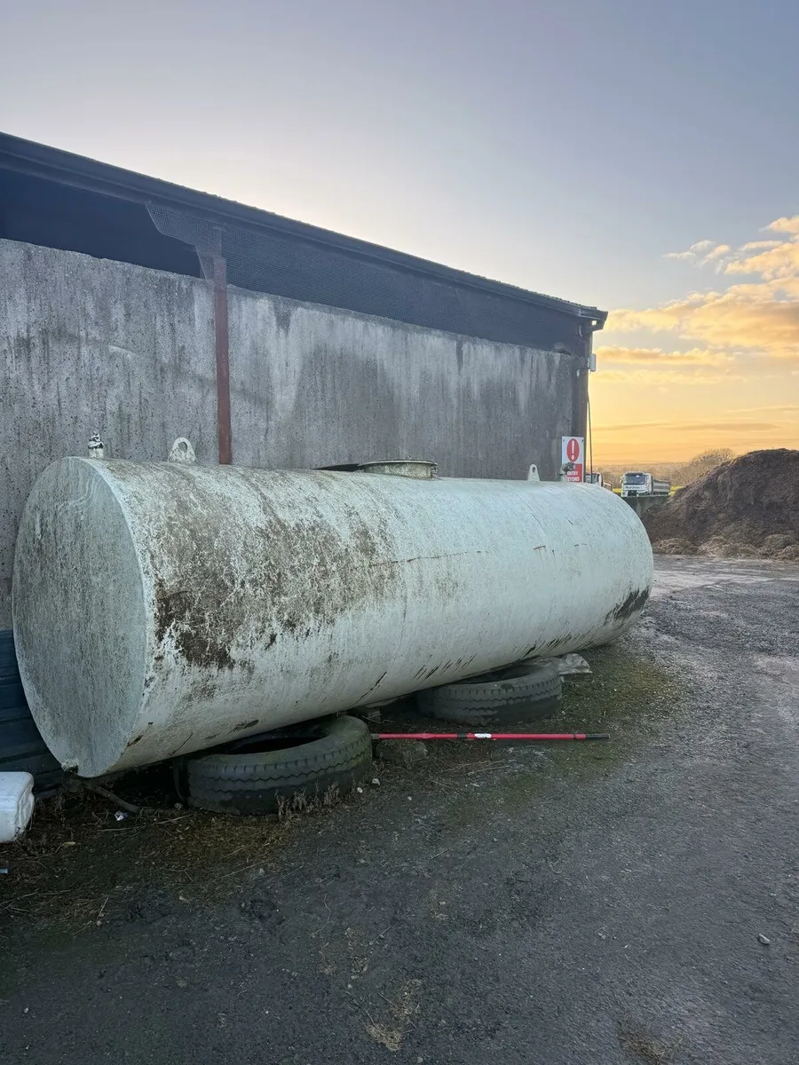 1800 Gallon Tank - Image 1