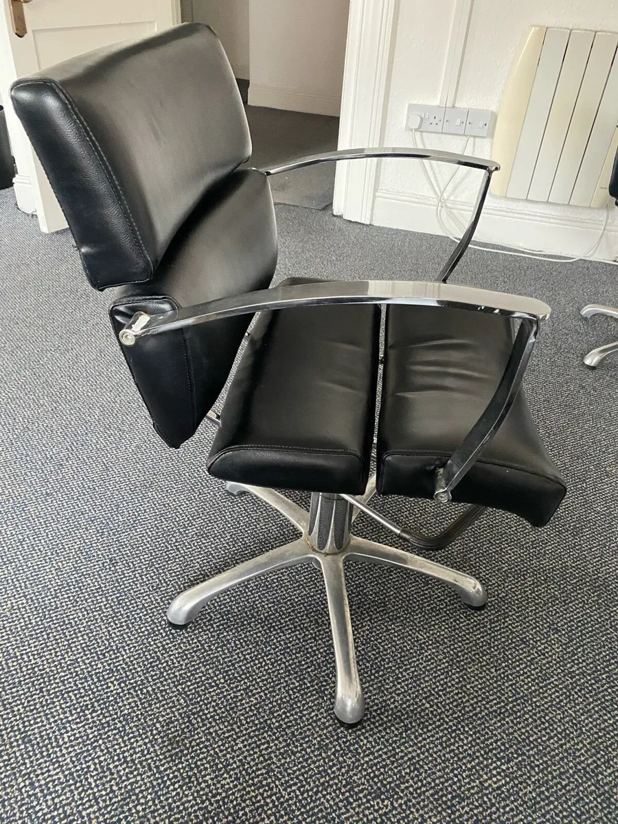 High quality hair salon/barber chair - Image 1