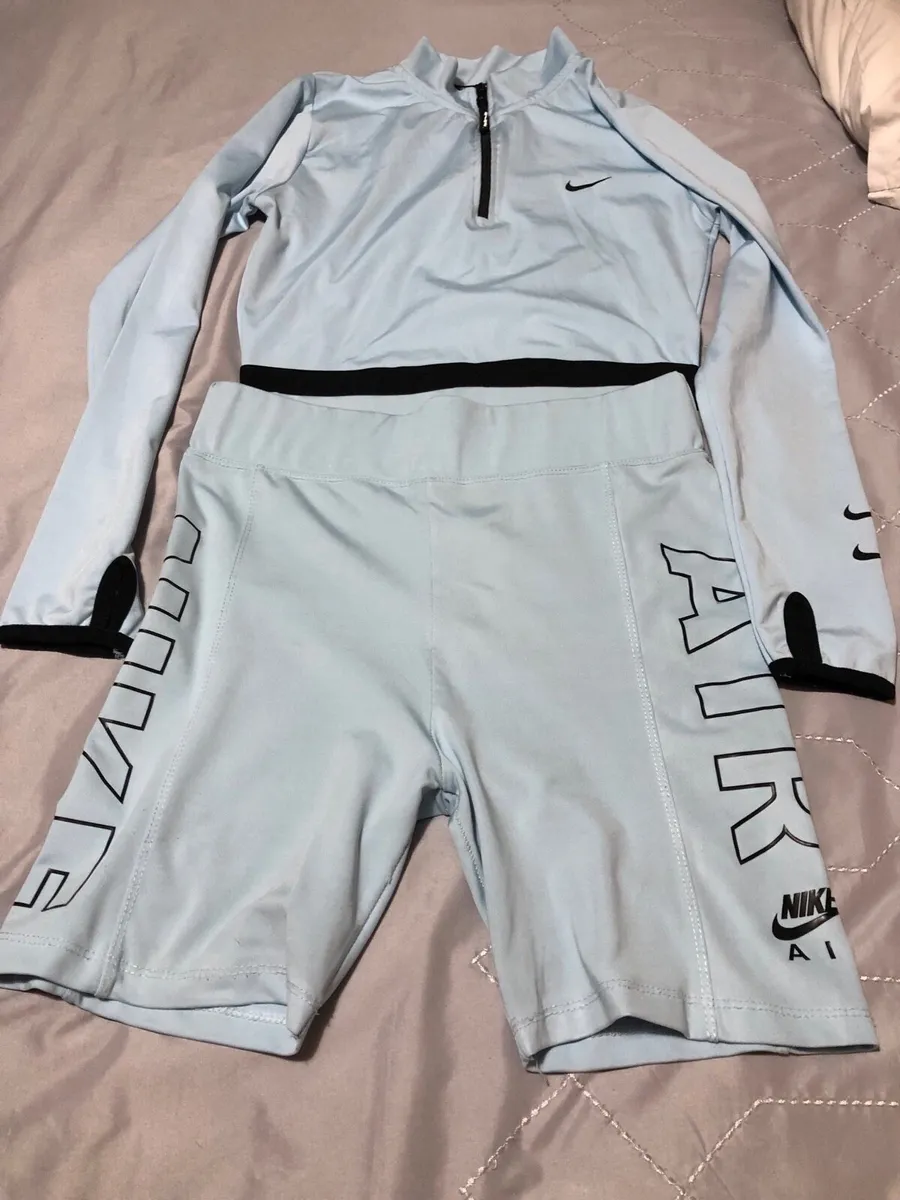 Child’s  Nike two piece suit size L €10 - Image 1