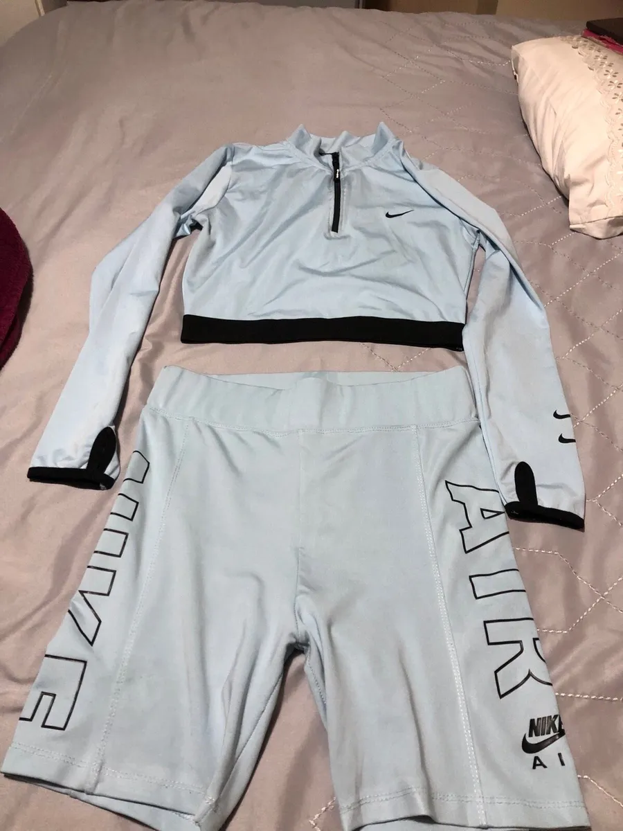 Child’s  Nike two piece suit size L €10 - Image 4