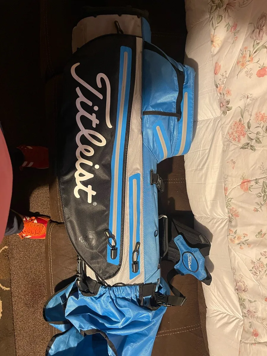 Titleist StaDry Stand Bag - Image 1