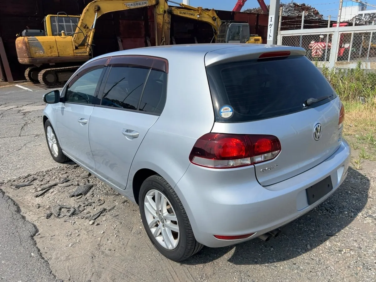 Volkswagen Golf HIGHLINE 1.4 PETROL 5DR ESTATE - Image 2