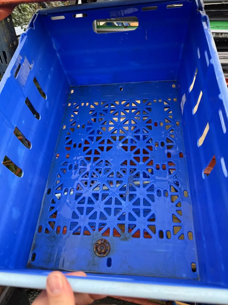 Plastic crates - Image 1