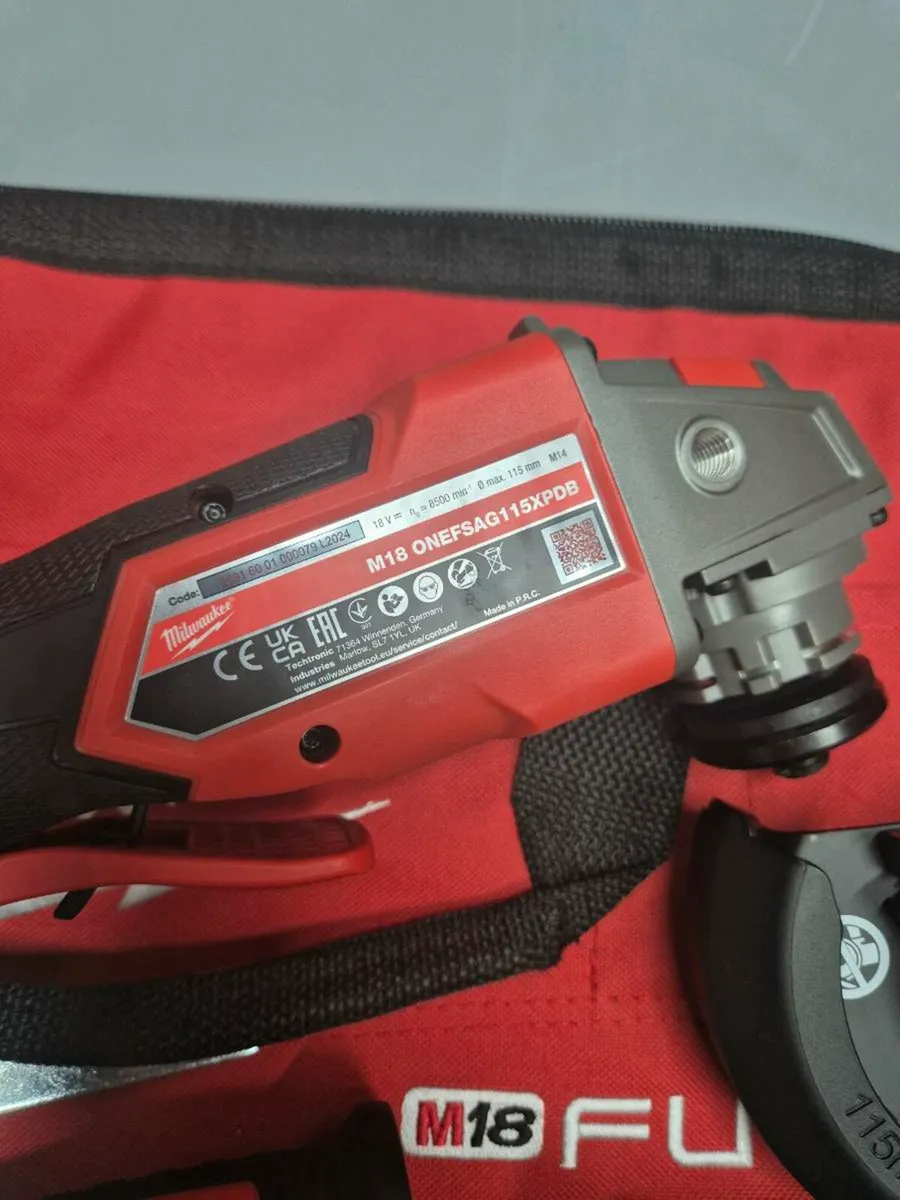 Milwaukee M18 Fuel 125mm Angle Grinder Kit - Image 4