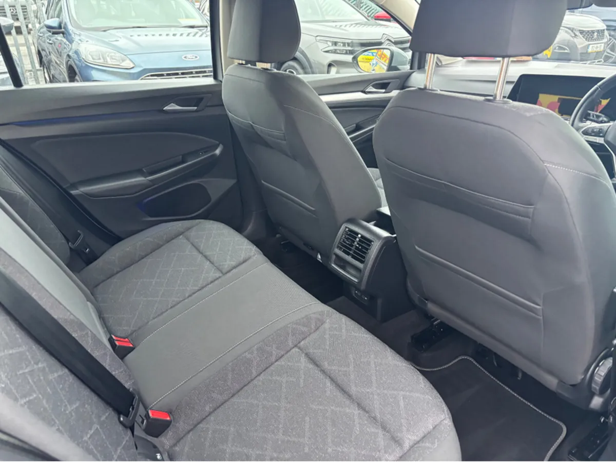 Volkswagen Golf LIFE 1.0 TSI MHEV 110HP 5 - Image 4