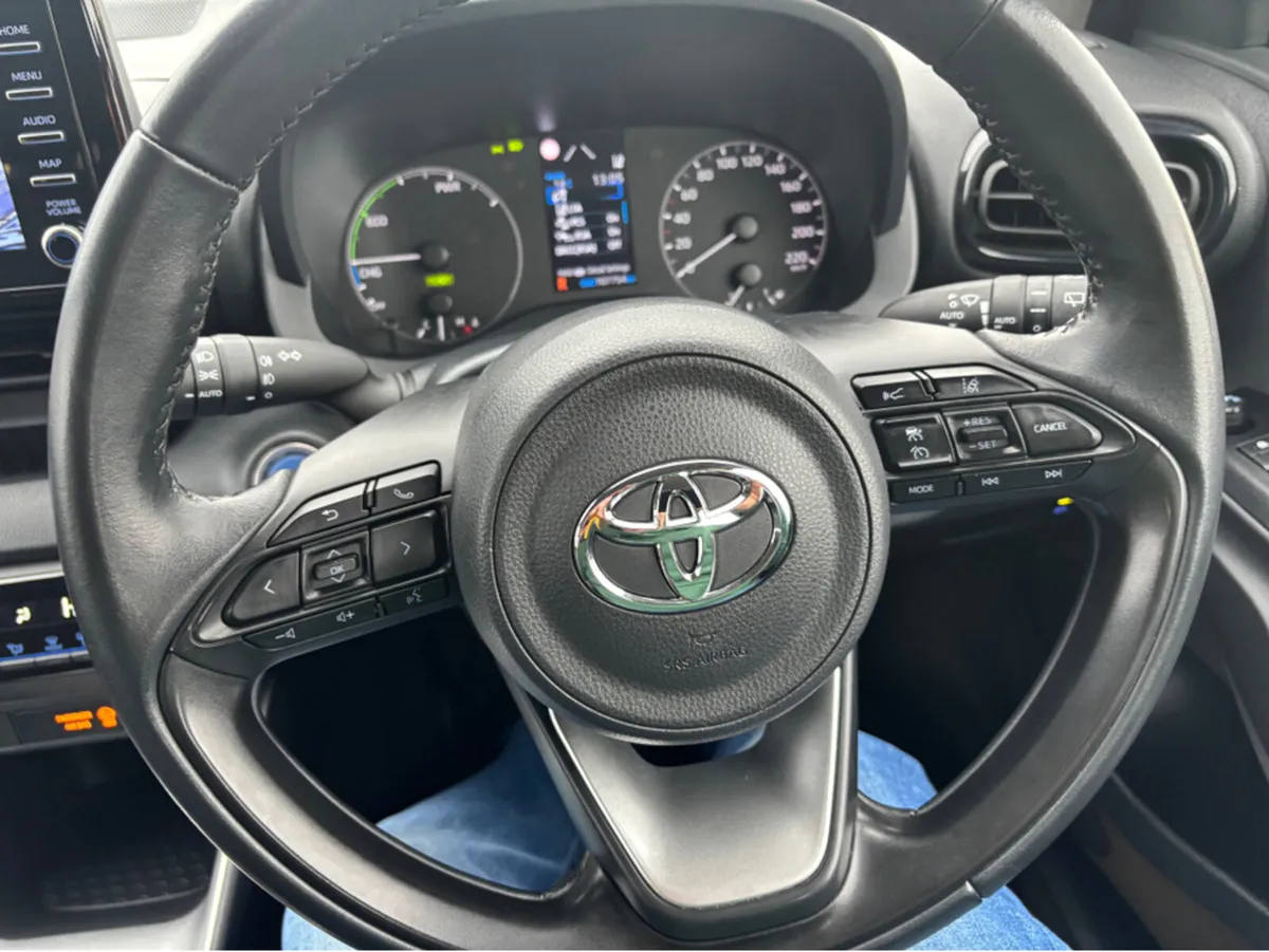 Toyota Yaris 1.5 HYBRID LUNA 4DR AUTO - Image 3