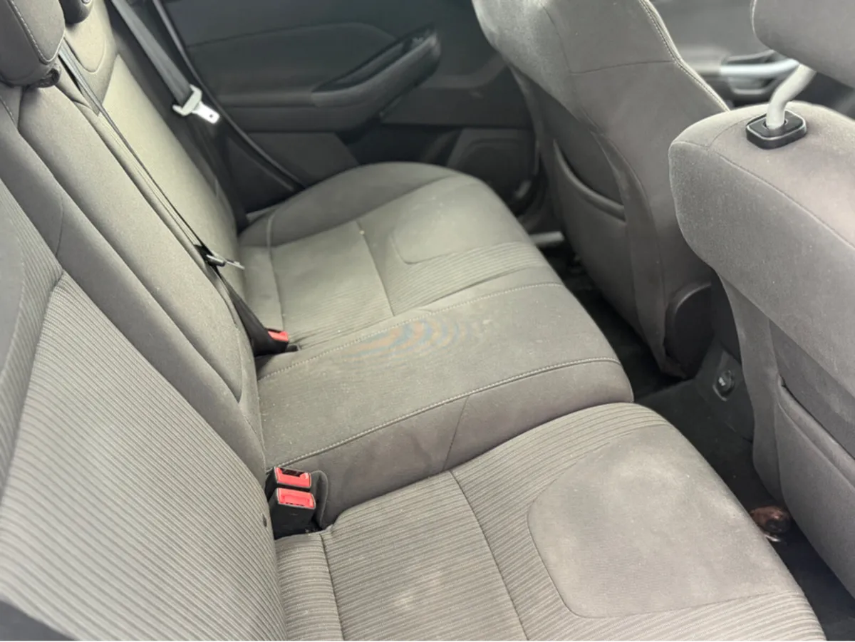 Ford Focus 1.6 TDCI TITANIUM 113BHP 5DR - Image 2