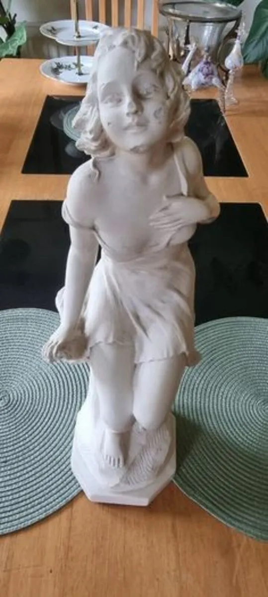 Vintage alabaster Art deco woman statue - Image 3