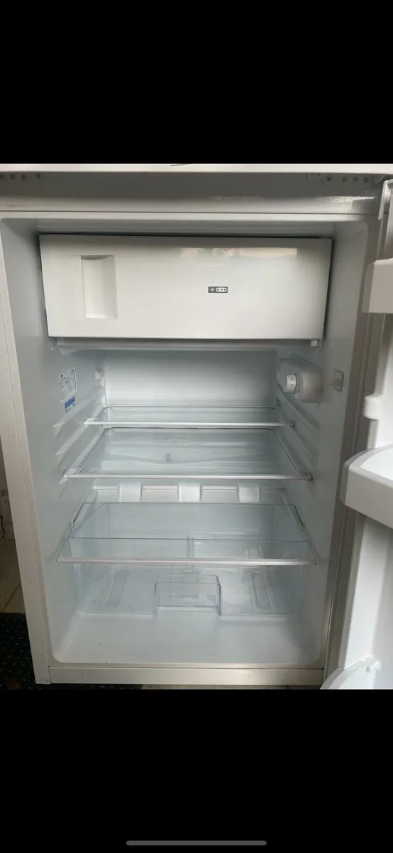 Small beko fridge freezer - Image 2