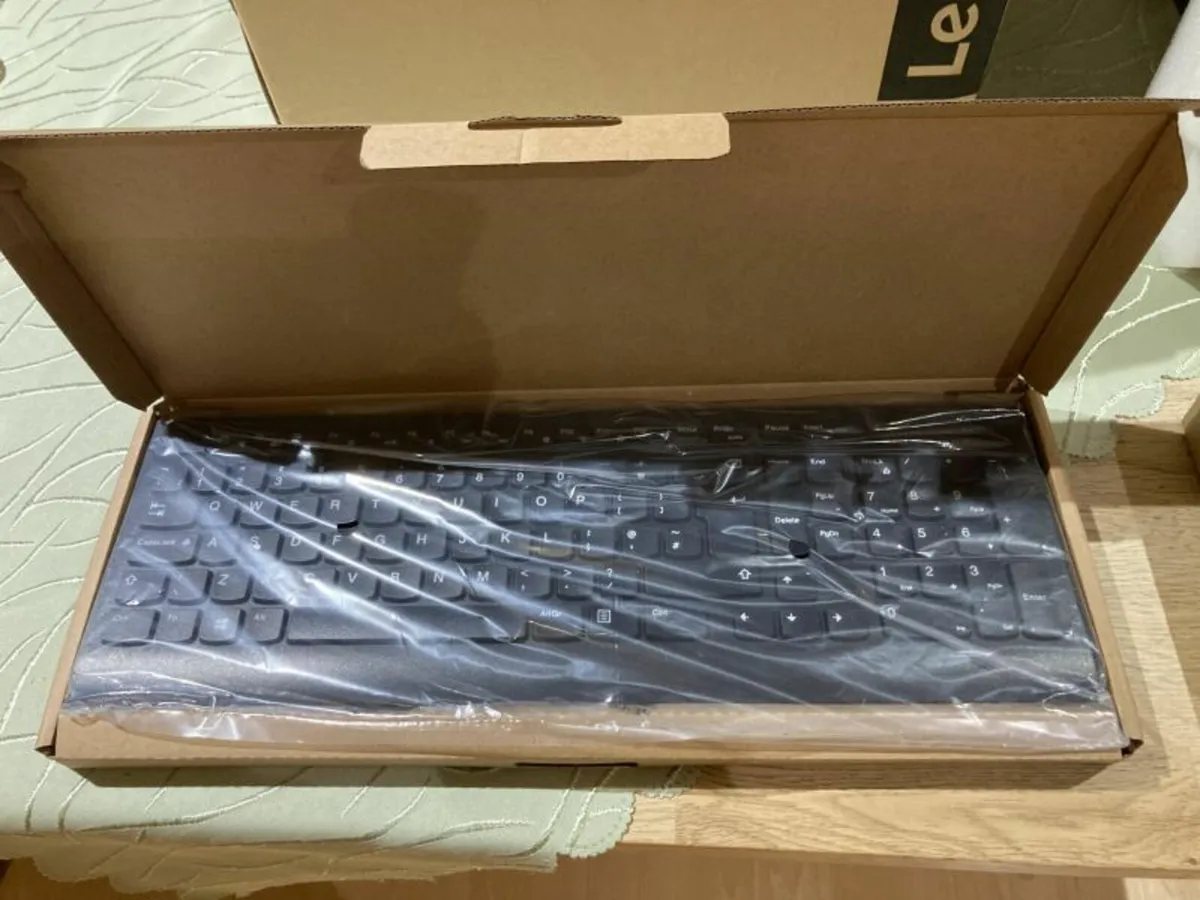 New in box LENOVO V530-15ICB - Image 3