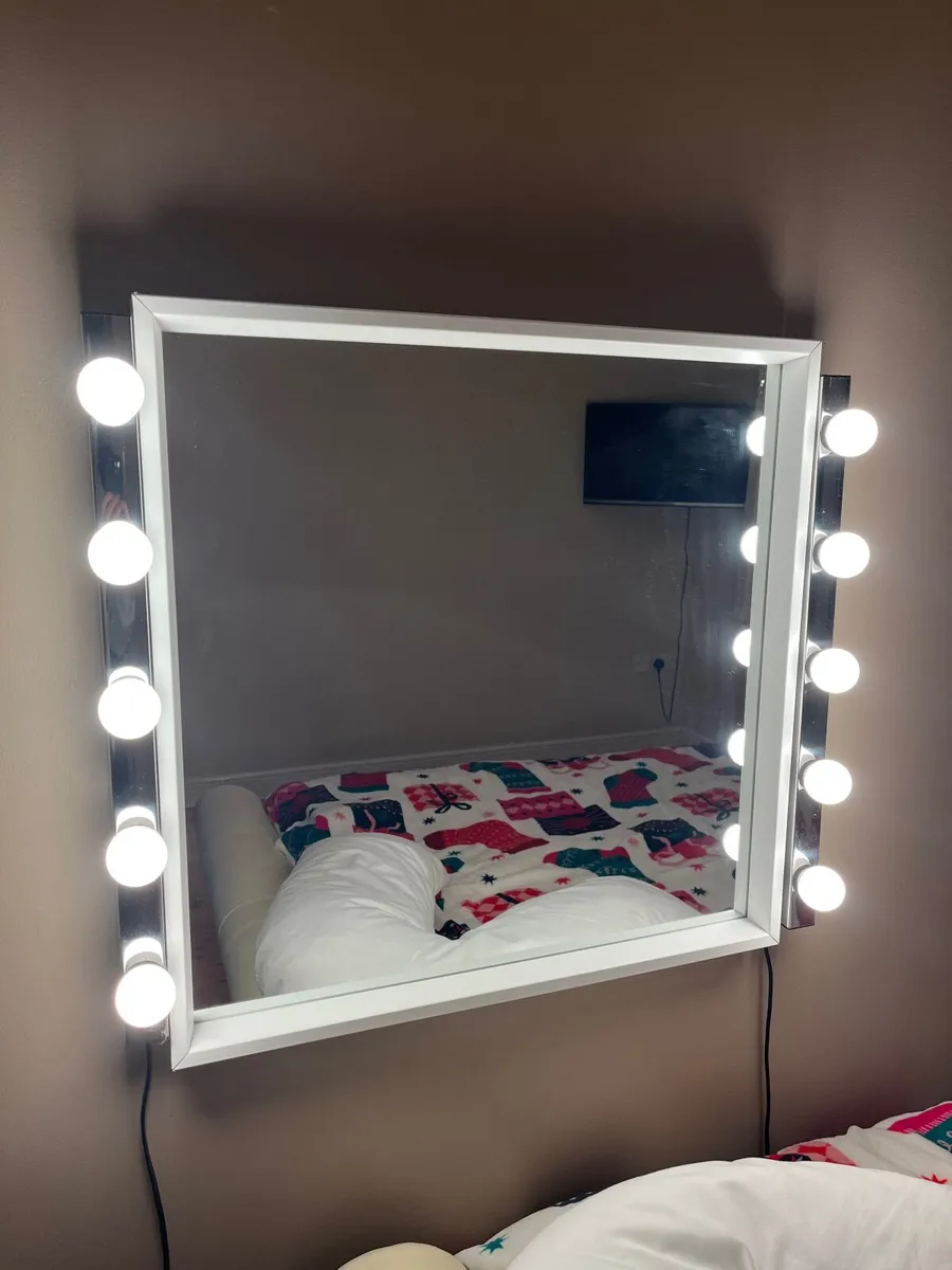 Vanity mirror & x2 sets of wall lights - Image 4
