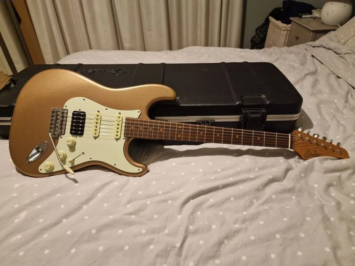 suhr classic s Vintage firemist gold limited edition as new - Image 1