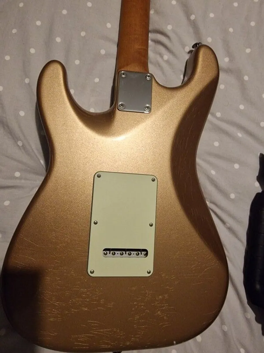 suhr classic s Vintage firemist gold limited edition as new - Image 2