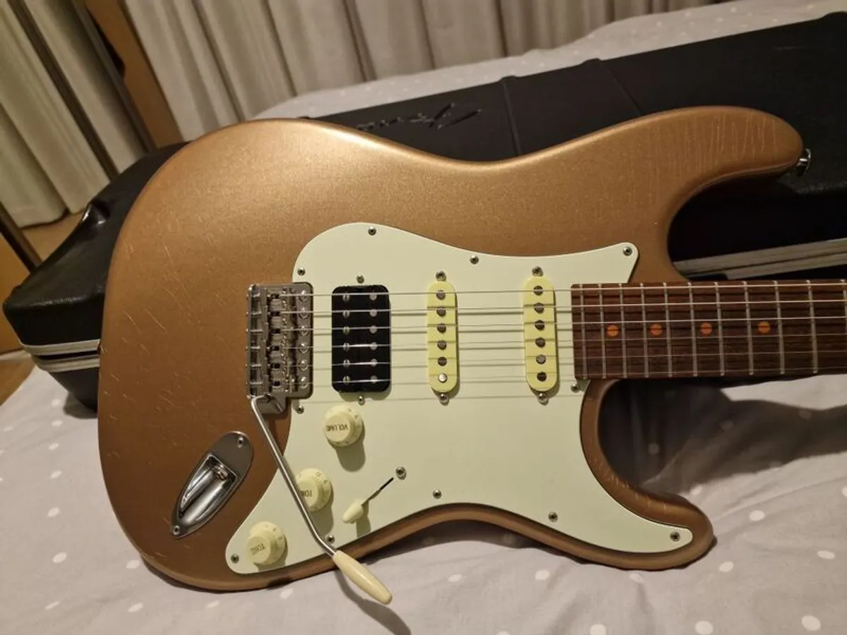 suhr classic s Vintage firemist gold limited edition as new - Image 4