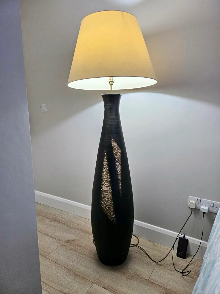 Modern floor lamp - Image 1