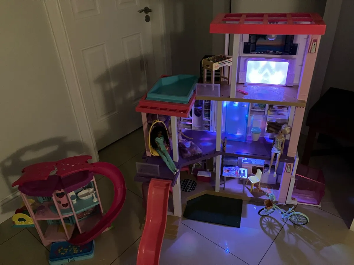 Barbie Dream House and Chelsea’s pop up pad - Image 3