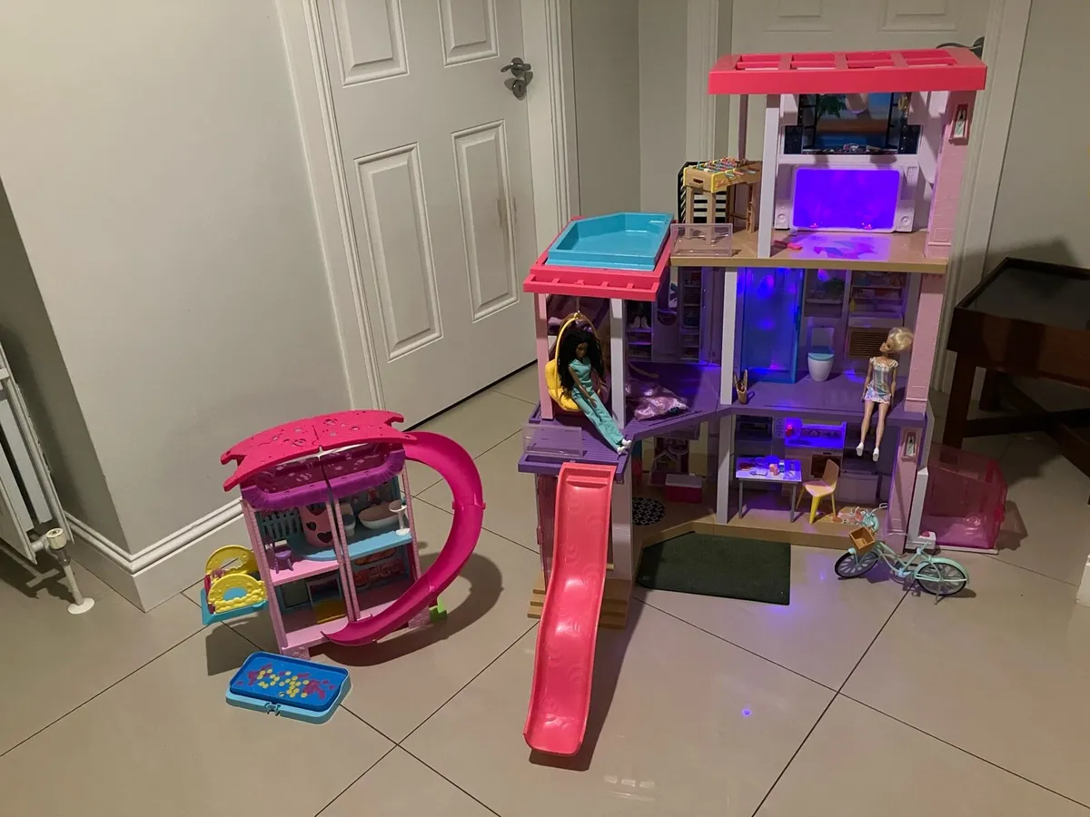 Barbie Dream House and Chelsea’s pop up pad - Image 1