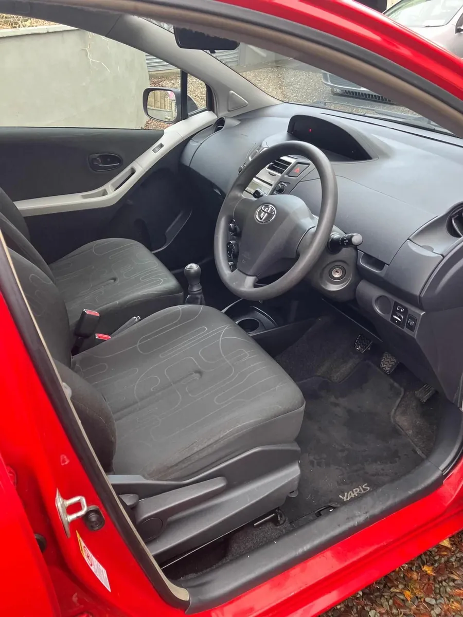Toyota Yaris 2011 - Image 1