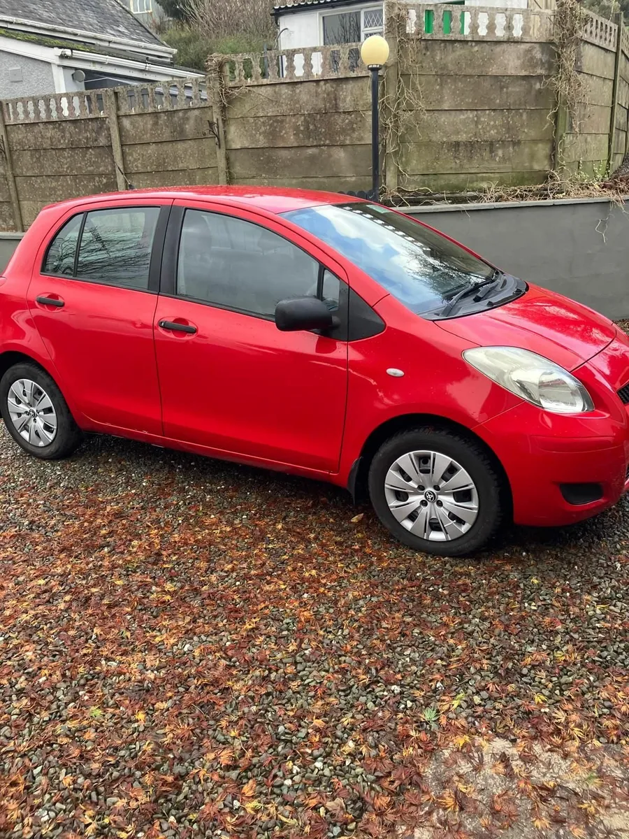 Toyota Yaris 2011 - Image 2