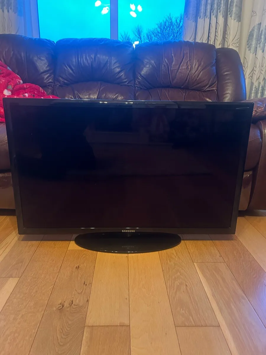 Samsung 40 inch TV. Not smart - Image 1