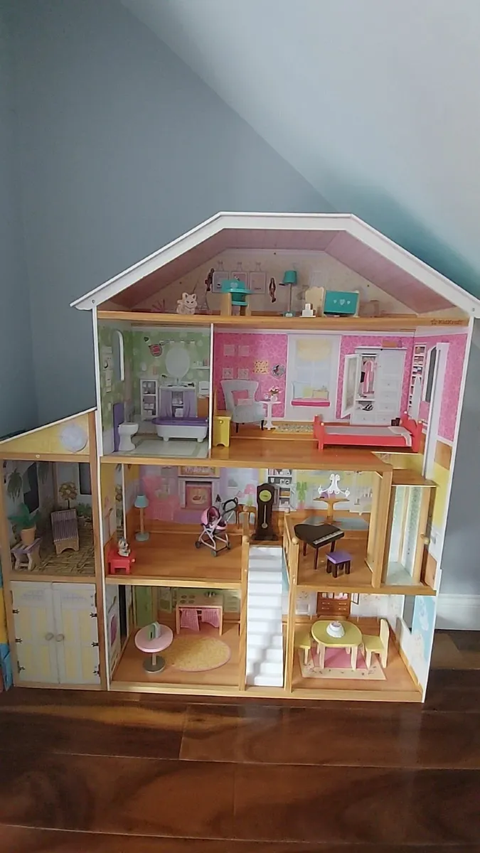Dolls house - Image 1