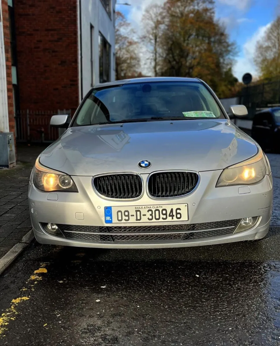 BMW 5-Series 2009 - Image 1