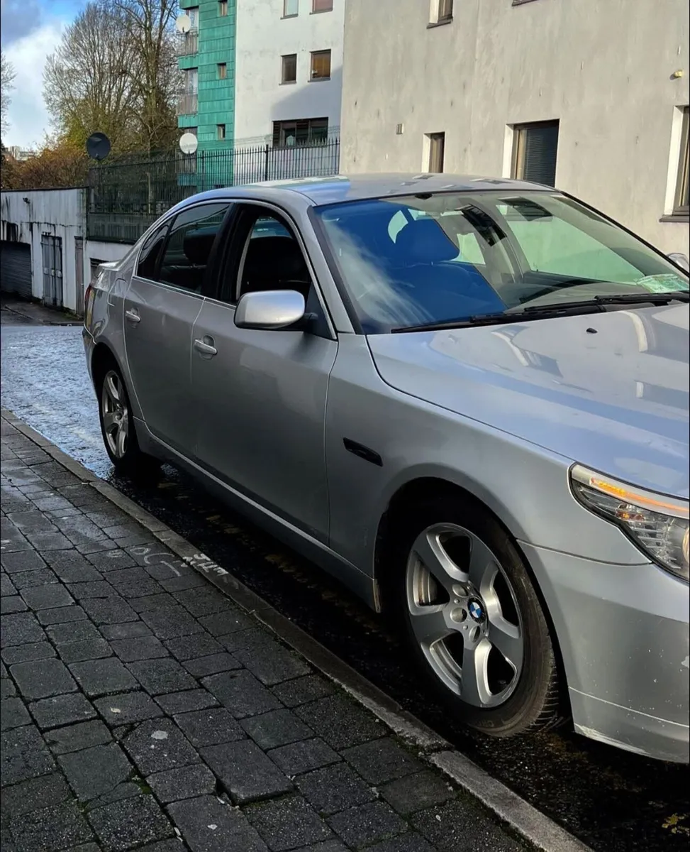 BMW 5-Series 2009 - Image 3
