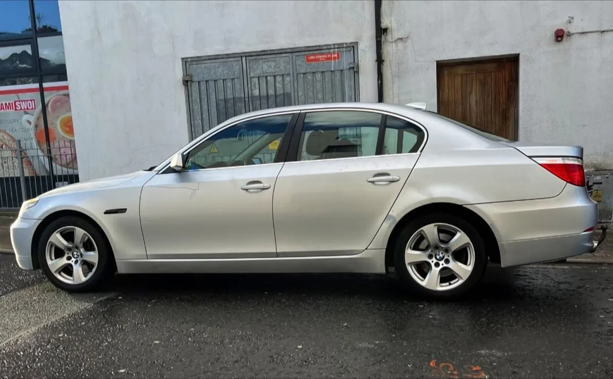 BMW 5-Series 2009 - Image 4