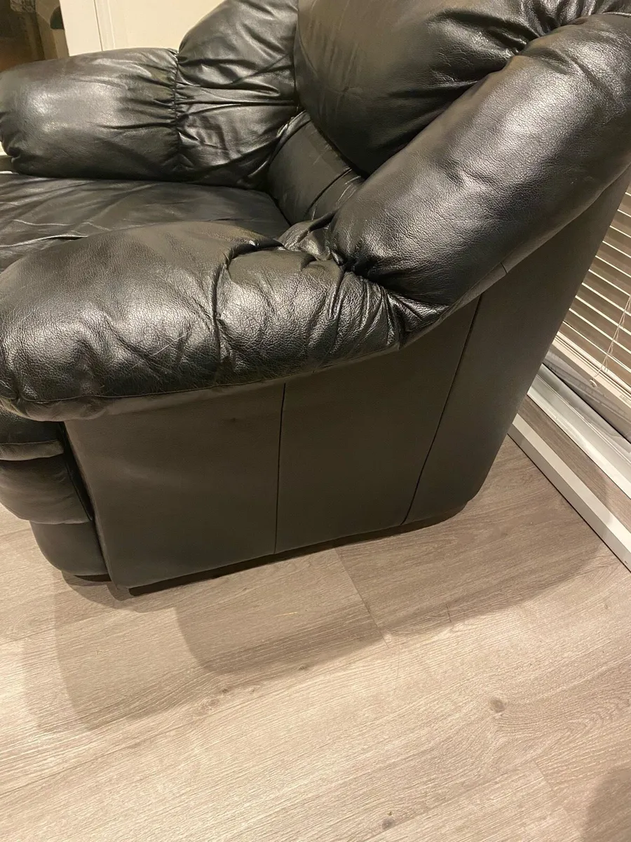 Black leather armchair - Image 2