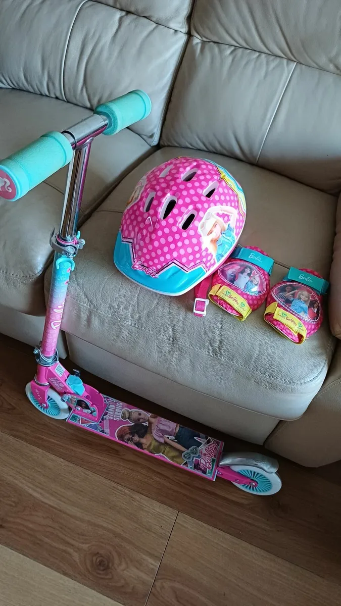 Barbie scooter - Image 1