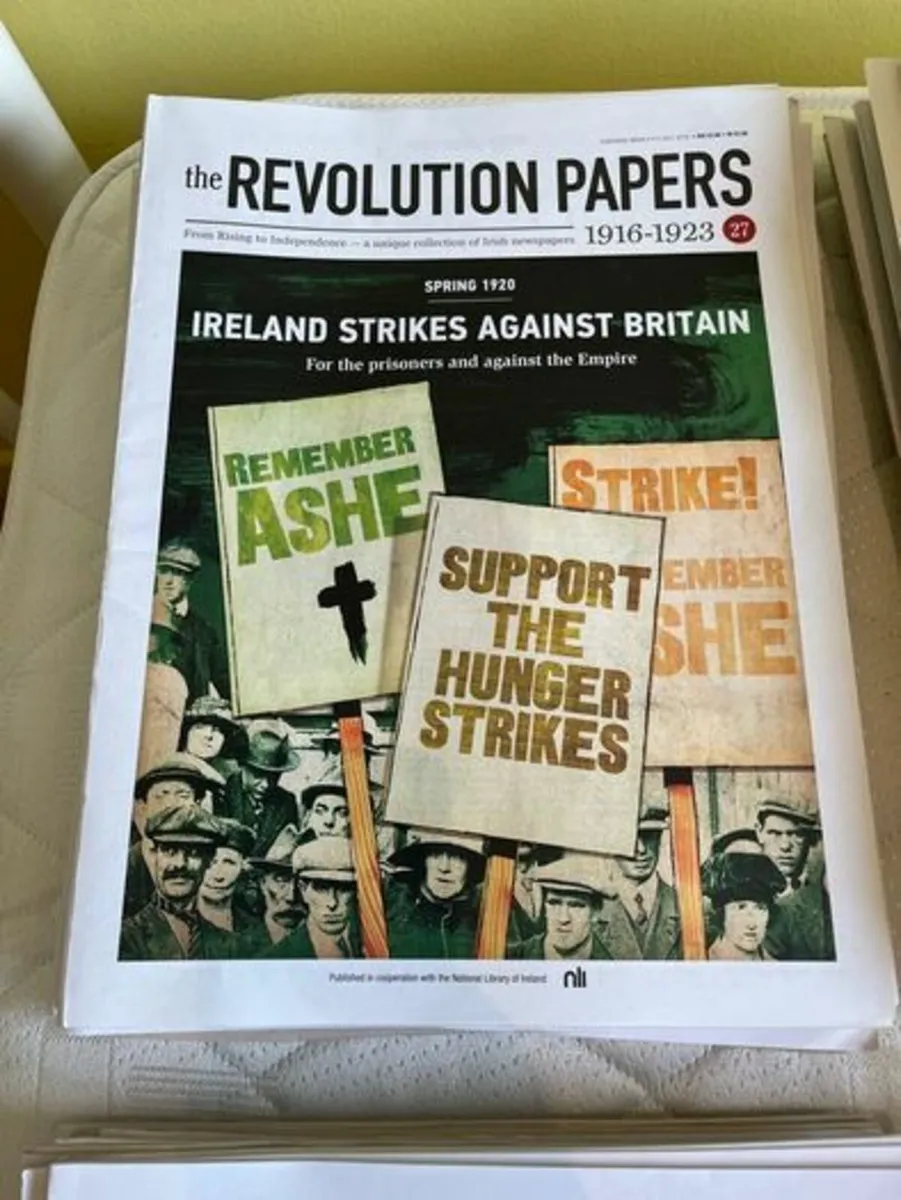 The Revolution Papers. Multiple Issues. Around 250 - Image 1