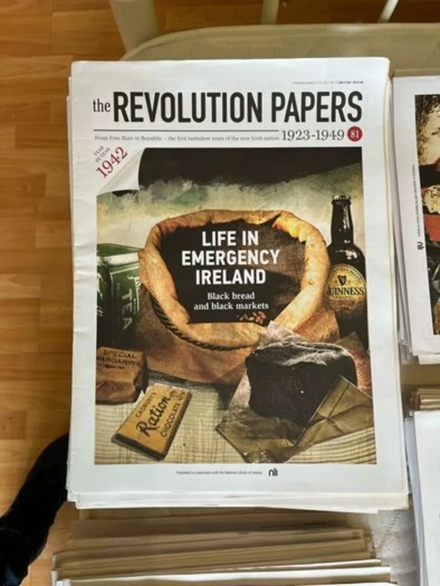 The Revolution Papers. Multiple Issues. Around 250 - Image 3