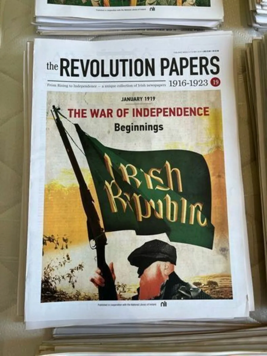 The Revolution Papers. Multiple Issues. Around 250 - Image 4