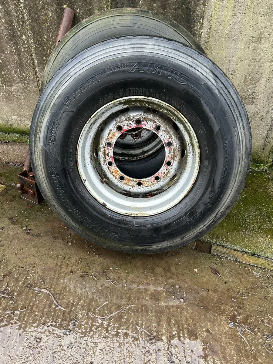 425/65R22.5 - Image 1