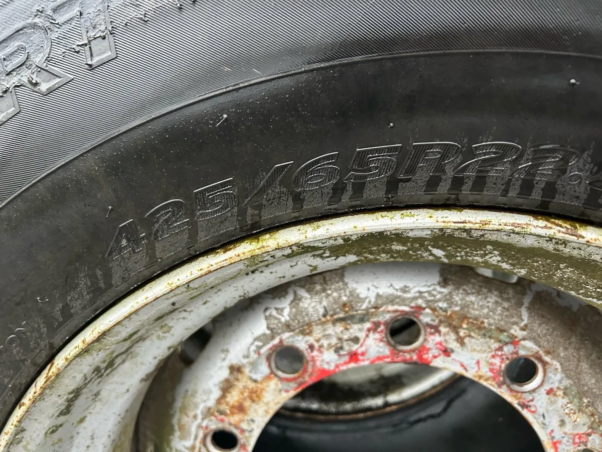 425/65R22.5 - Image 2