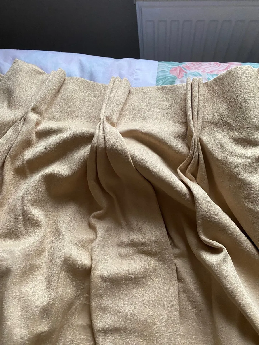 Curtains - Image 2