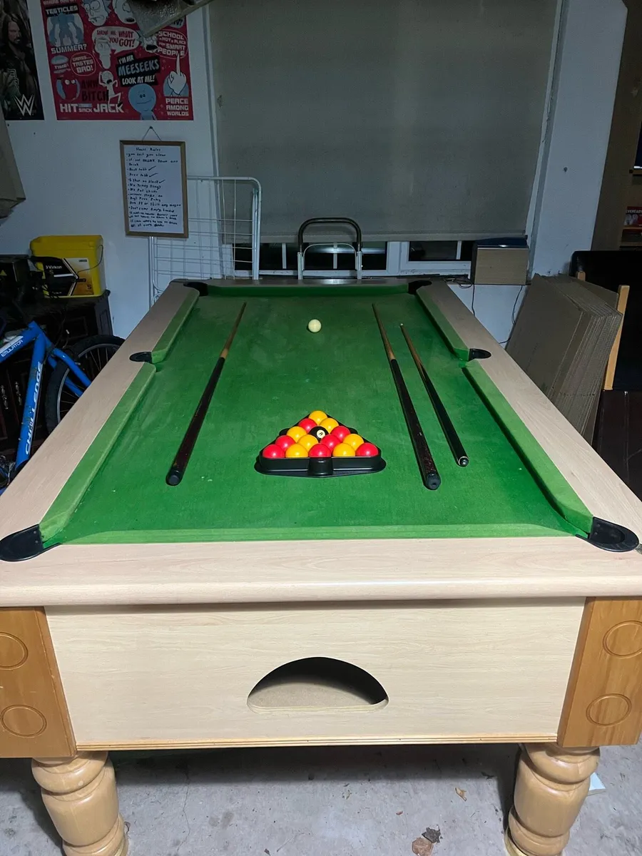 Pool table - Image 1