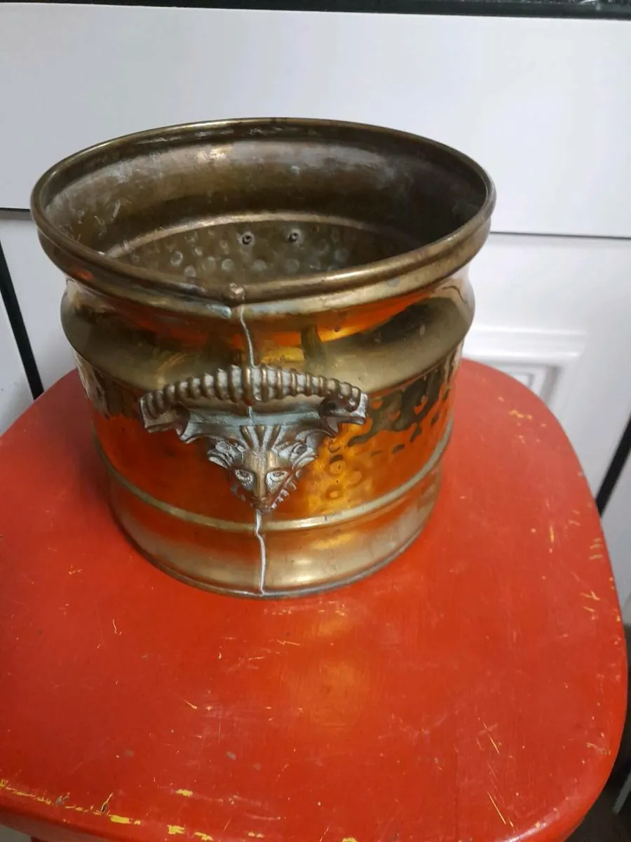 Brass pot - Image 1