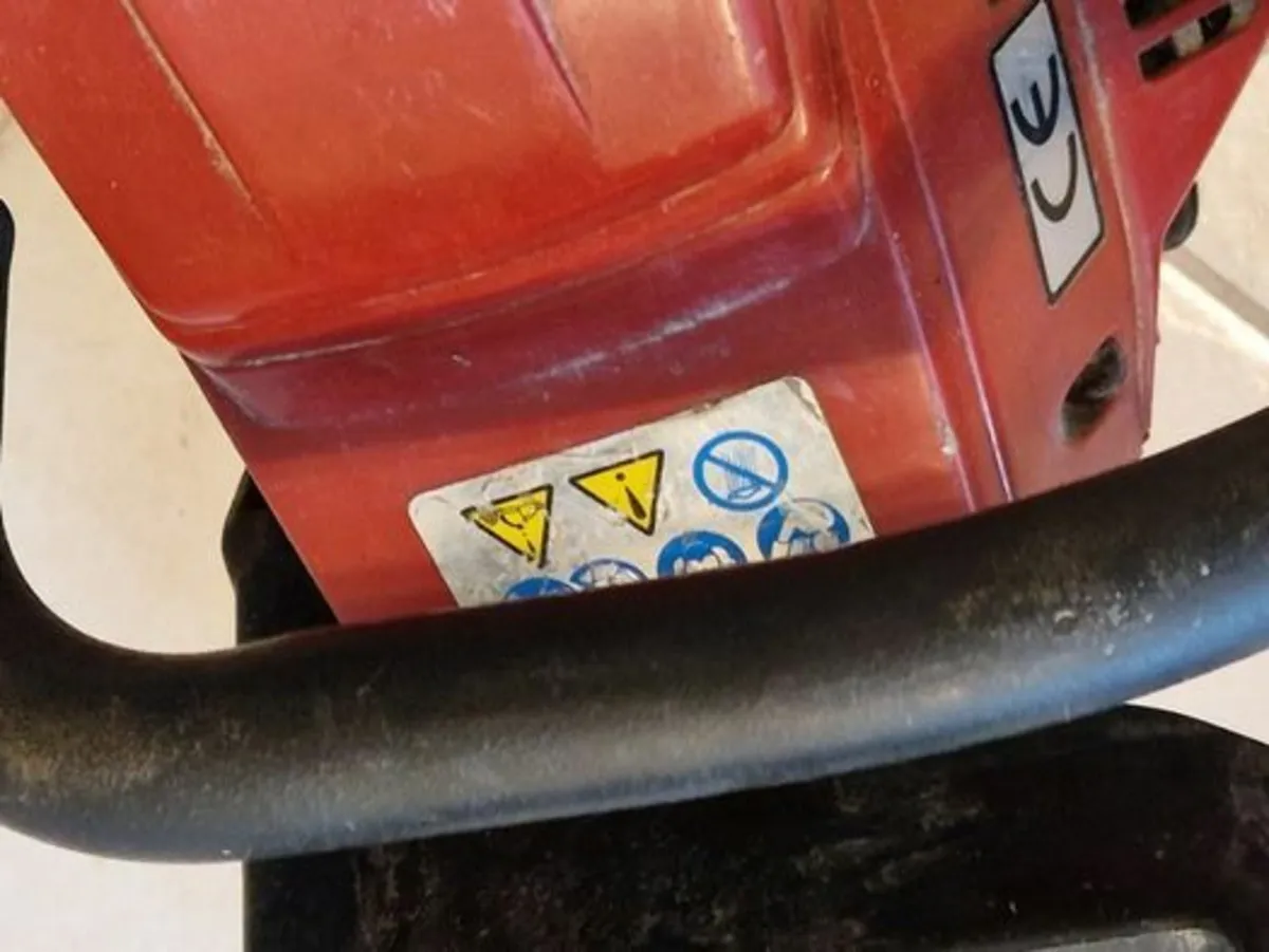 PRO Plus 049213 Petrol Chainsaw 16 inch - Image 2