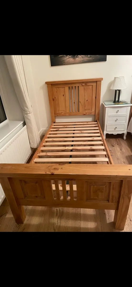 2 single solid pine beds - Image 1