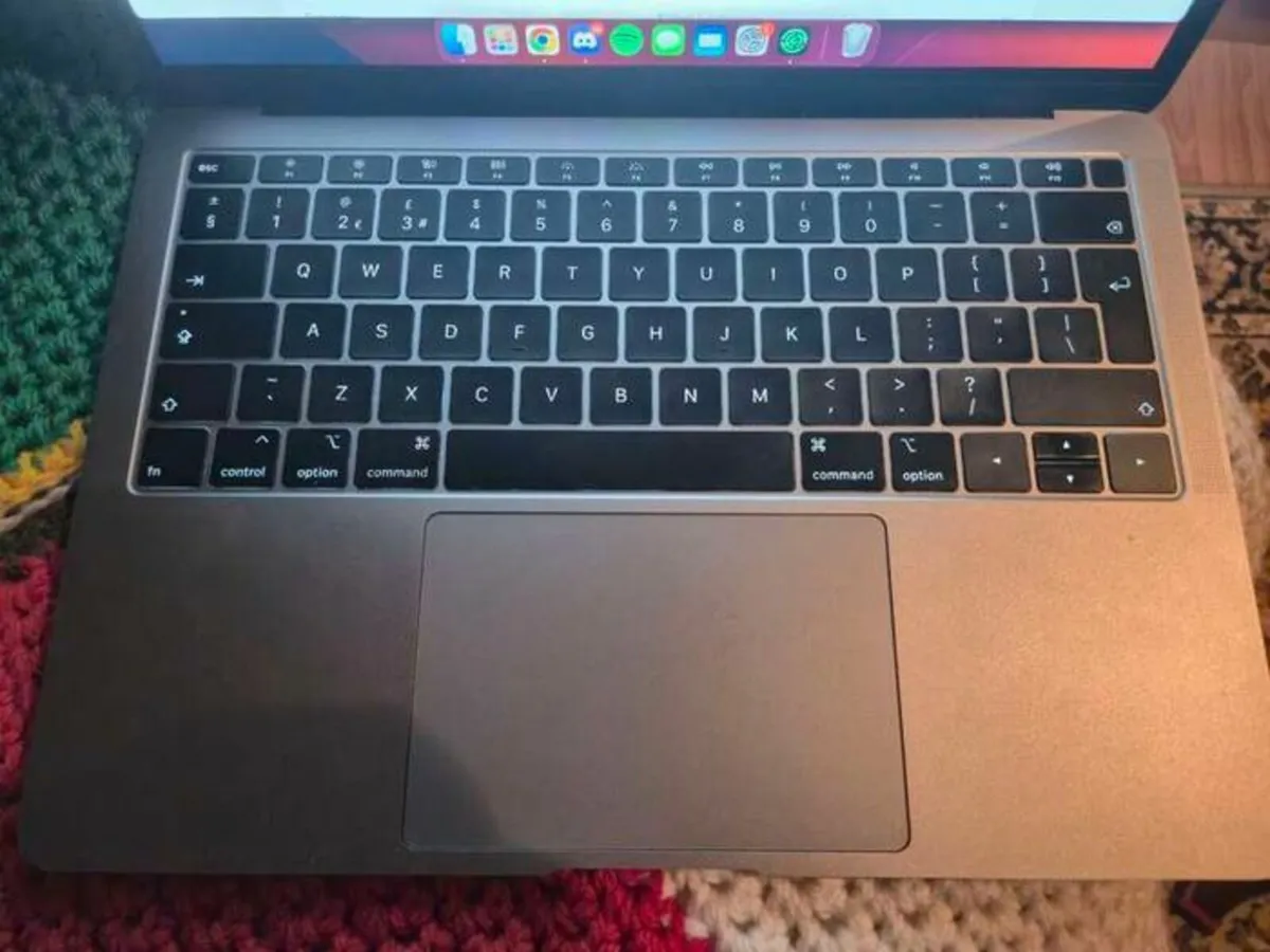 Apple MacBook Air 2018 | 13.3" | i5 | 8 GB | 128 G - Image 2