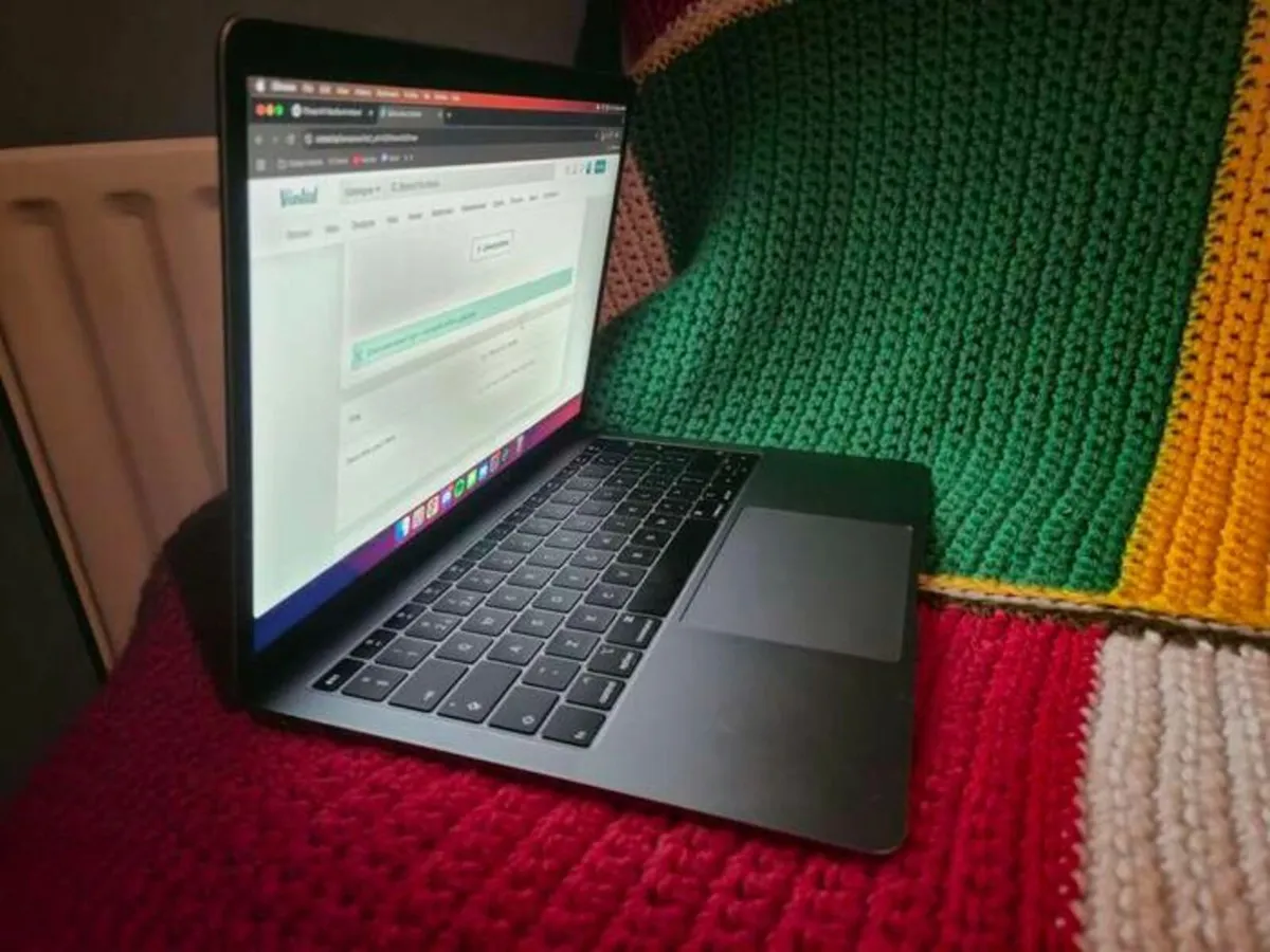 Apple MacBook Air 2018 | 13.3" | i5 | 8 GB | 128 G - Image 4